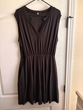 white birch Sleeveless V-Neck Mini Dress in Black